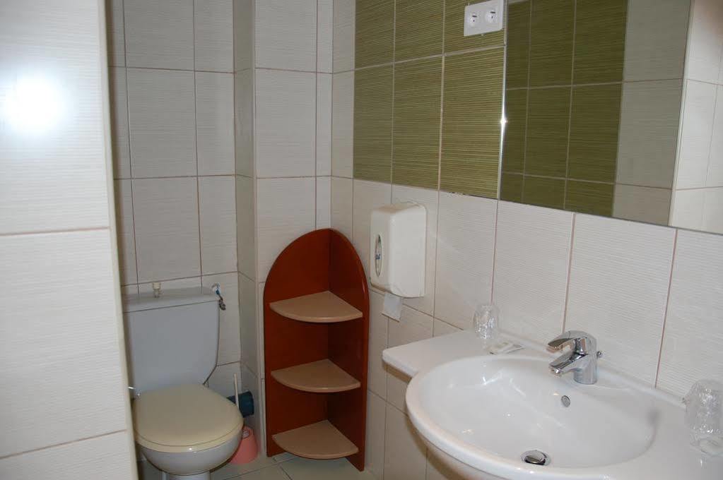 Hotel Louvre Vincenette Лурд Екстериор снимка